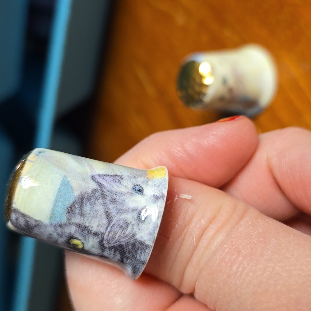 Birchcroft China Great BritainSet of Four Siamese Cat-Themed Thimbles - Picture 5 of 10